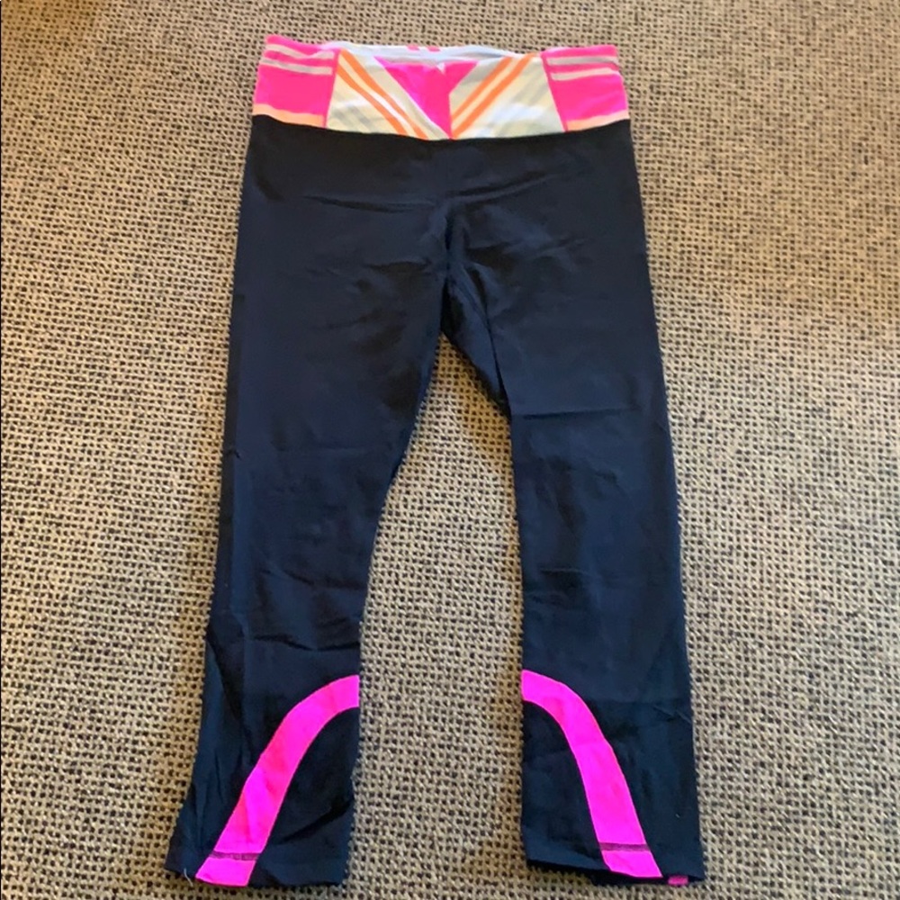 PINK CROPPED LULULEMON LEGGINGS SIZE 4 RARE DESIGN
